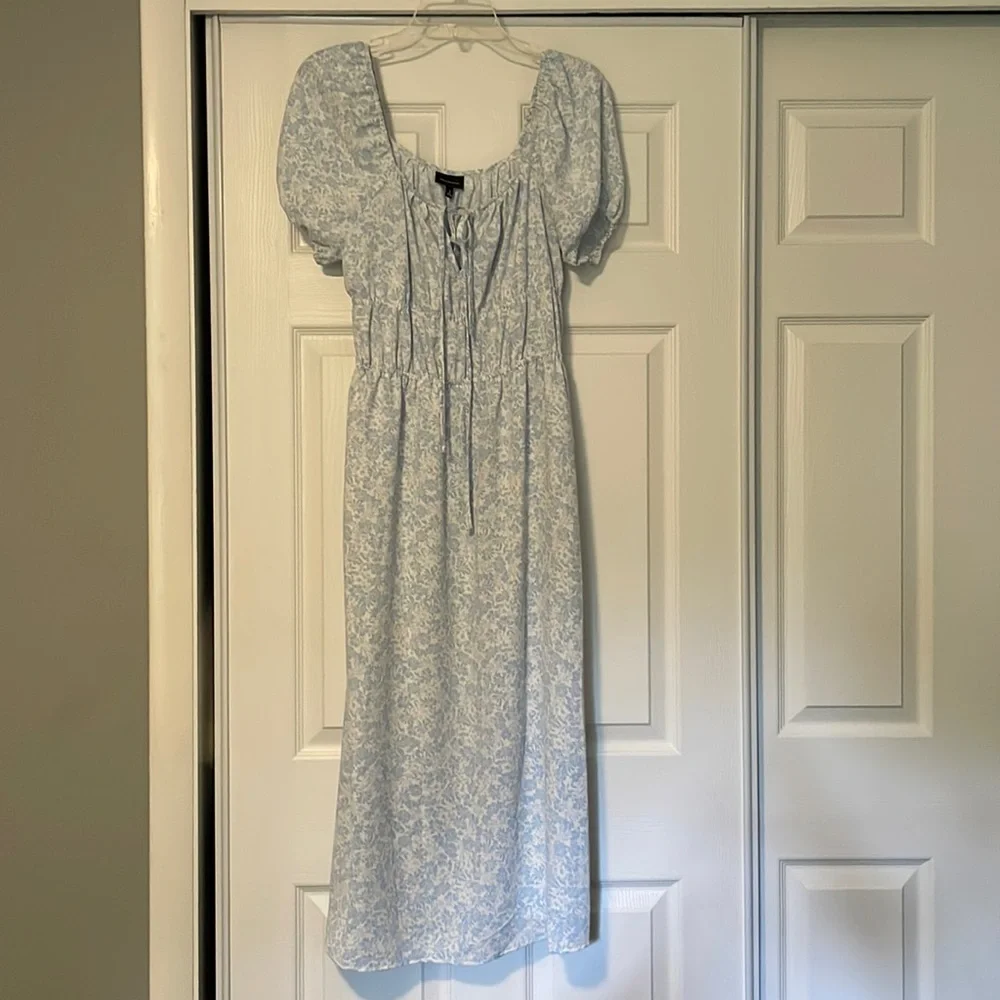 Women’s light blue Puff sleeve Short sleeve Smocked midi dress — Who What Wear - Picture 2 of 2
